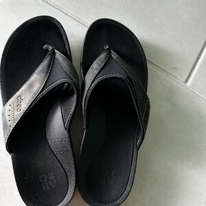 Black Flip Flop Sandals with Padded Thong women’s size 7